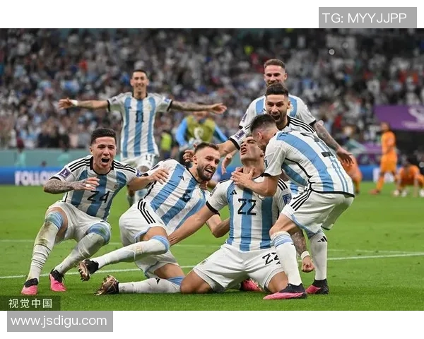 足球明星罗梅罗时尚穿搭解析引领潮流风向标