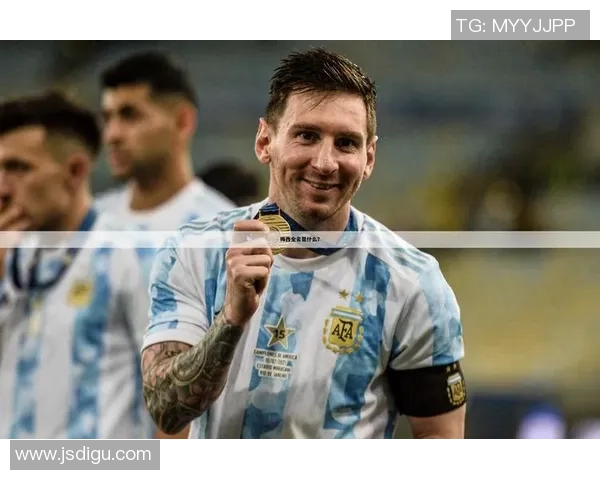 足球明星高清圆形照片展现足球魅力与运动精神的完美结合